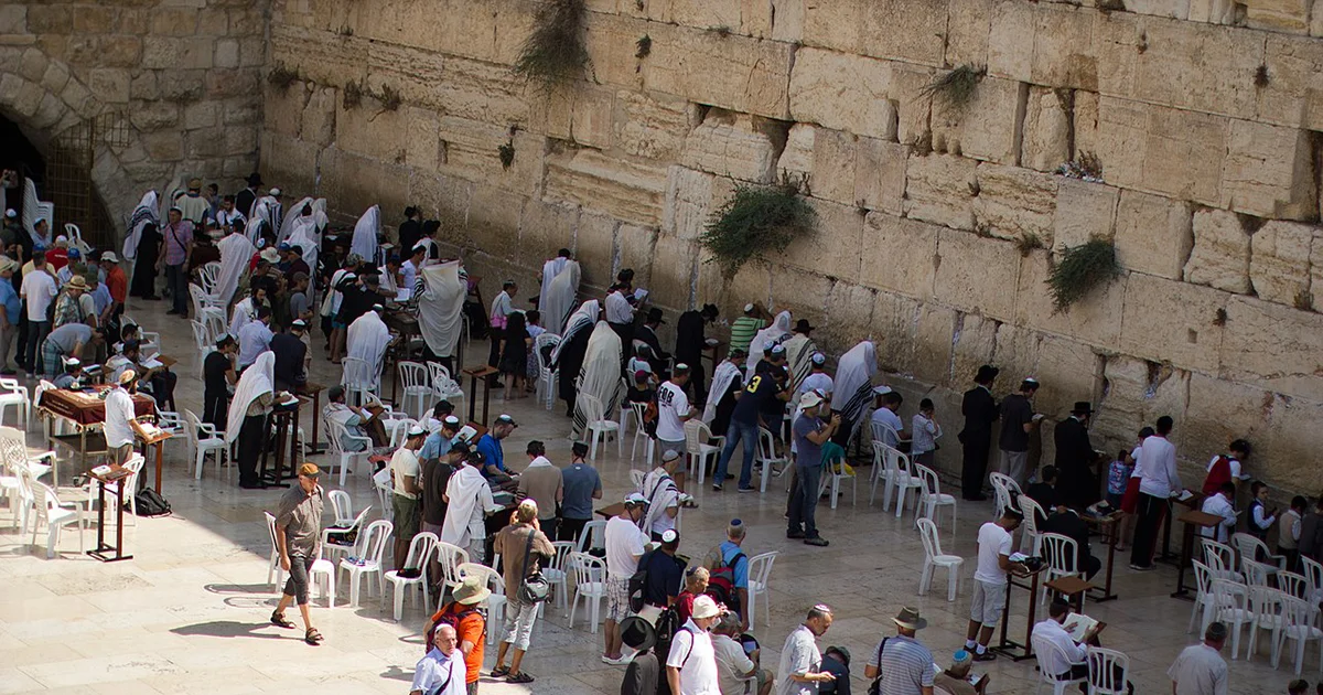 神殿の残骸である嘆きの壁